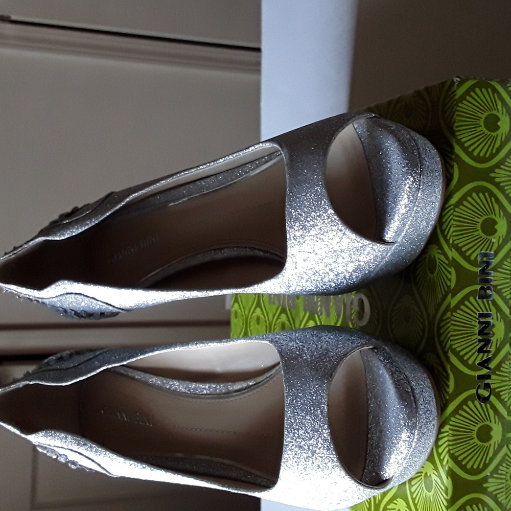 Gianni Bini Merri  Silver Platform Peep Toe Heels